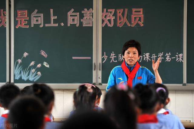 然后找机会搞臭他，让老爷子彻底对他失望。